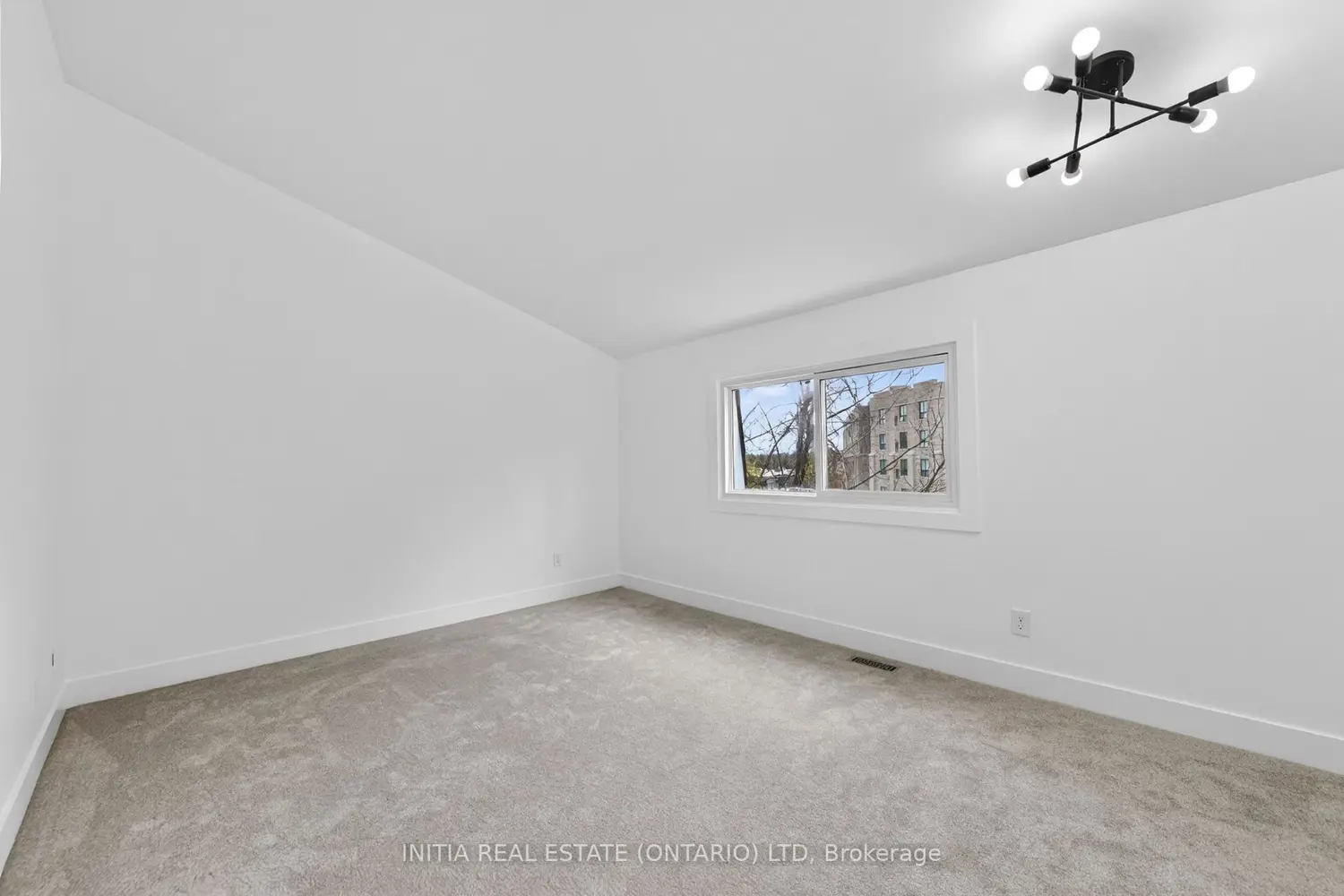 Additional image 11 of 40 Fairfax Court 1