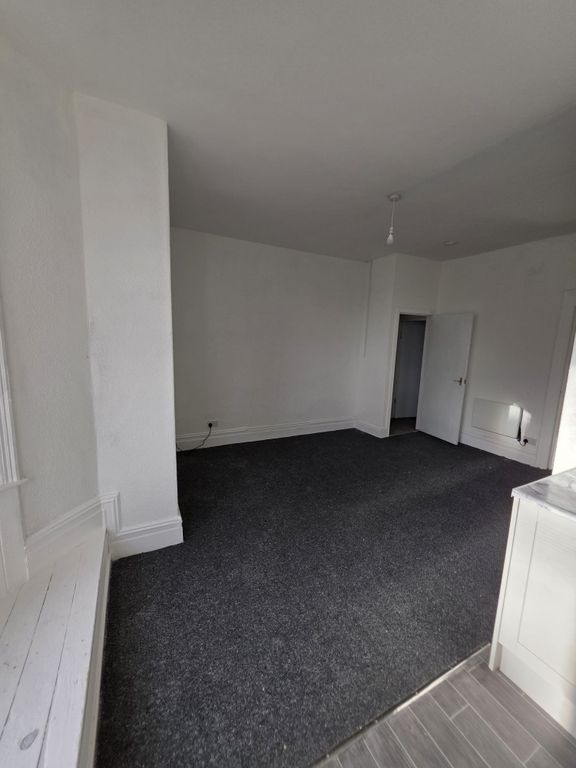 Additional image 2 of 1 bed flat to rentVaughan Street, Llandudno LL30