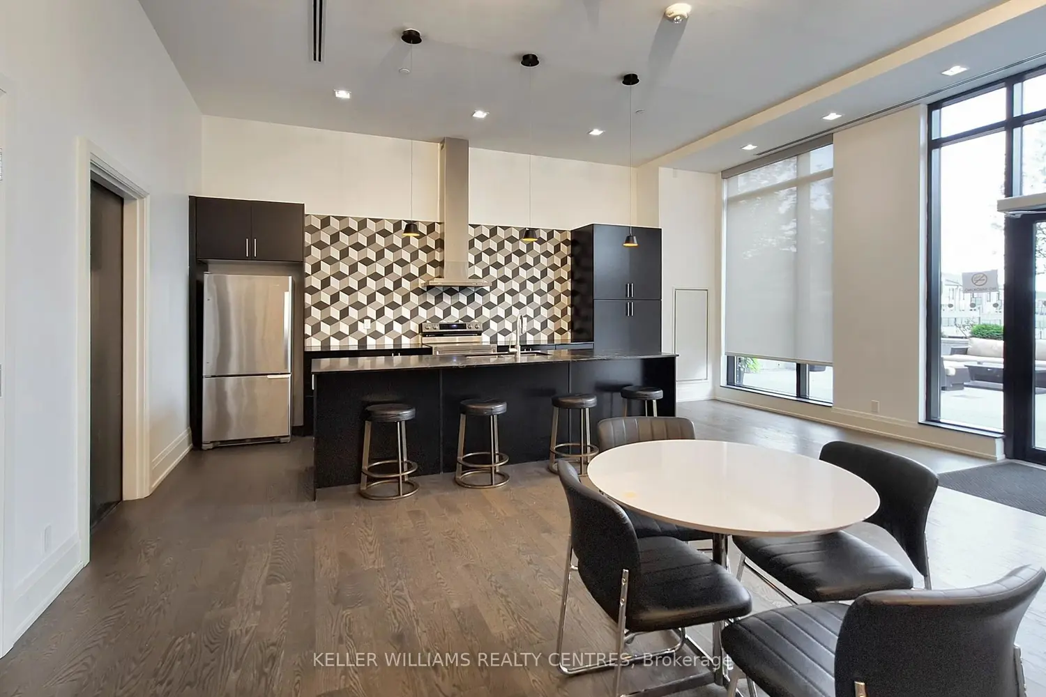 Additional image 11 of 555 William Graham Drive 101