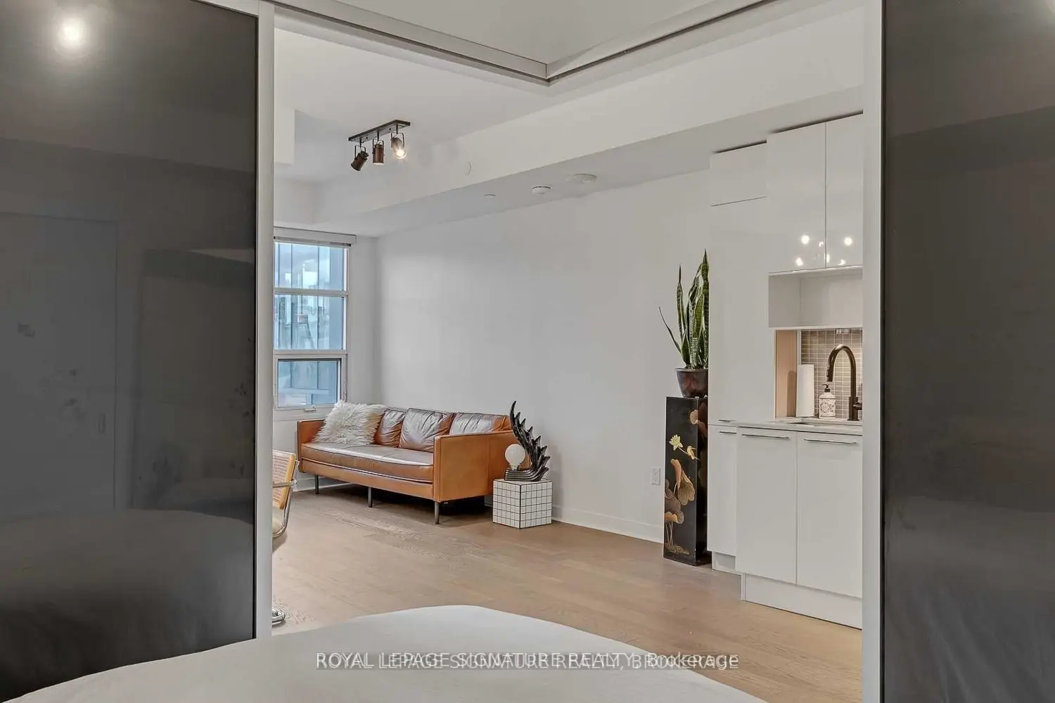 Additional image 11 of 501 Adelaide Street 804