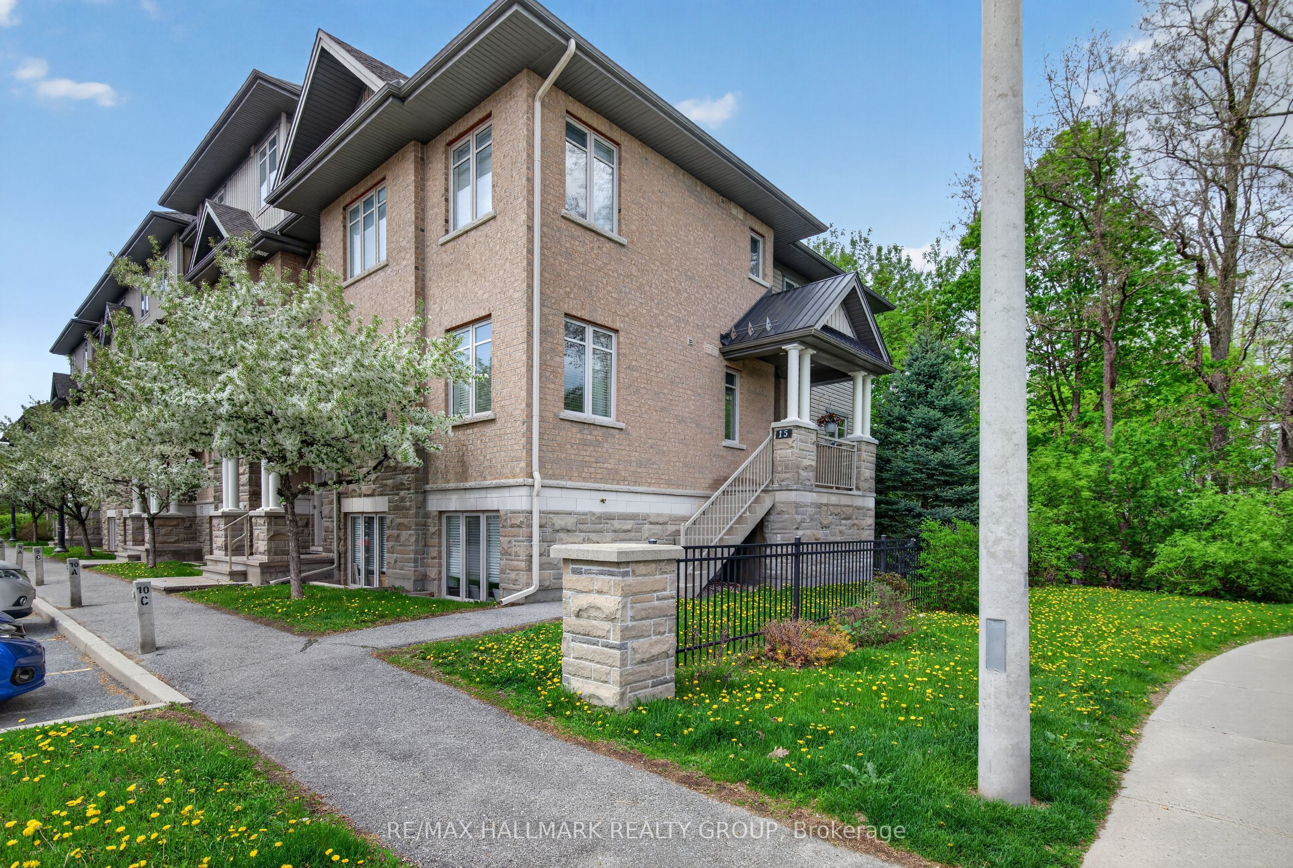 14-15 Tadley Private, Ottawa, ON, K2J 2T3