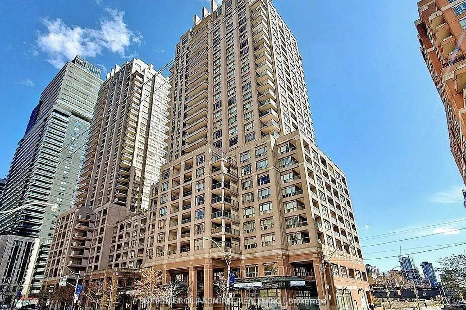 909 Bay Street 905