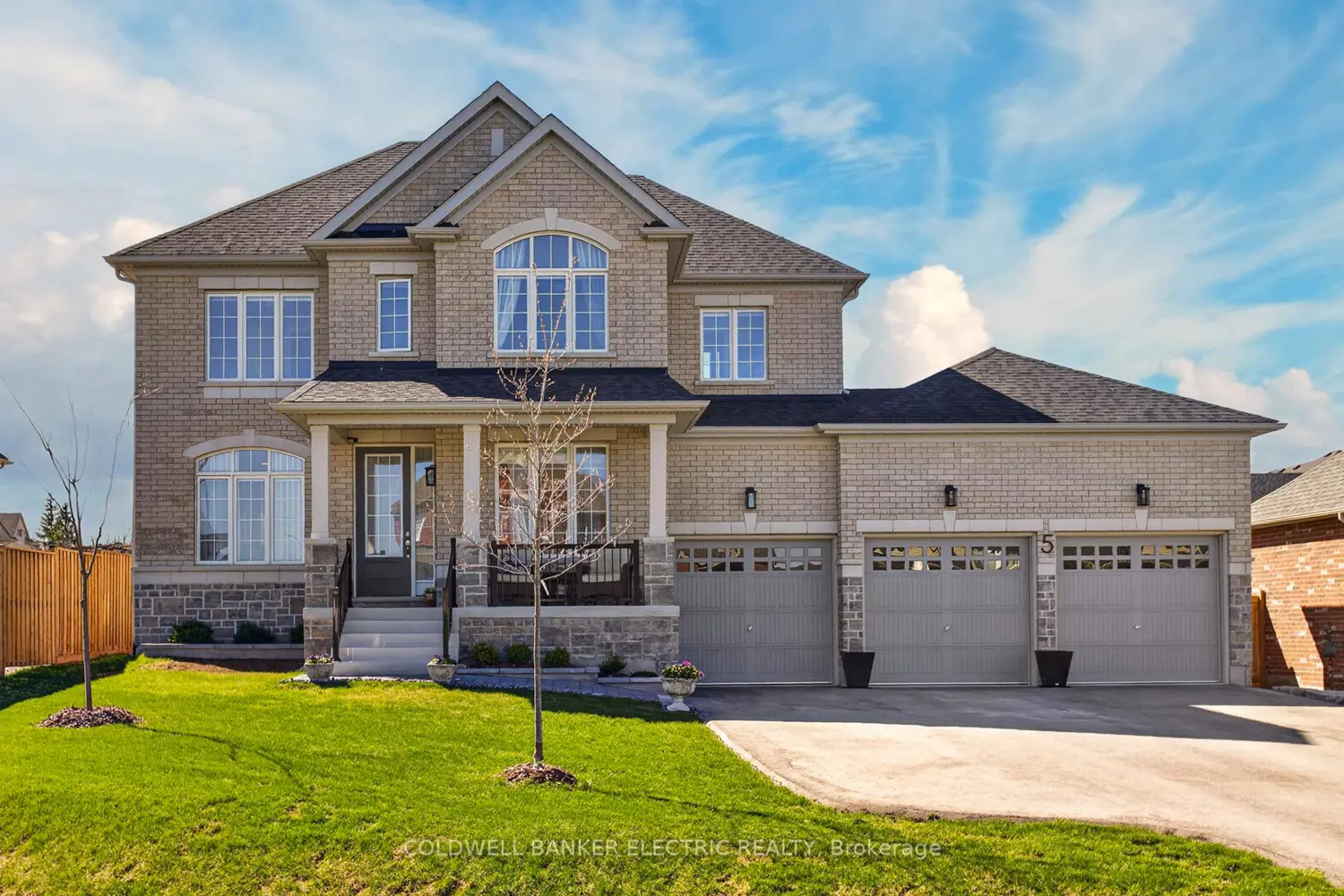 5 Golden Meadows Drive photo 2
