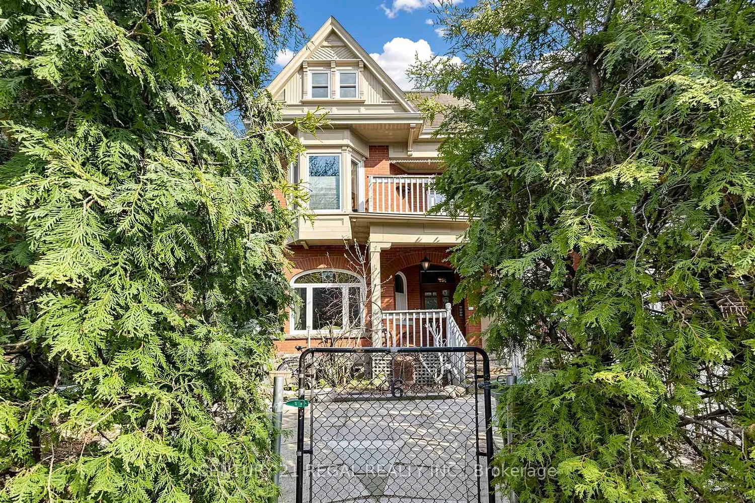 26 Macdonell Avenue