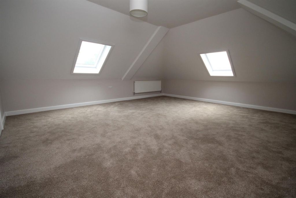 Additional image 11 of 3 bed flat to rentWilliam Court, 109-111 Manor Road, Chigwell, Essex IG7