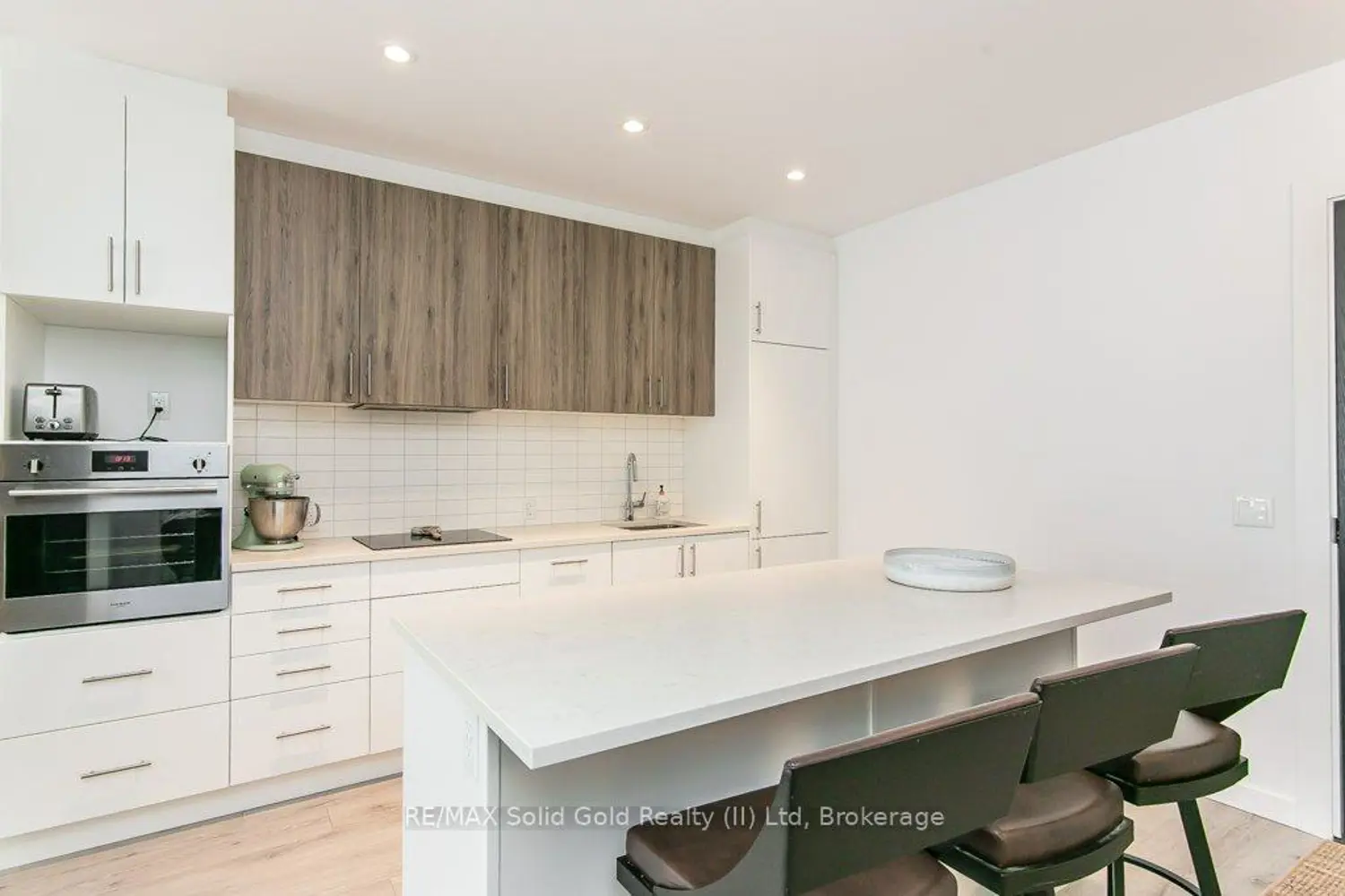 181 King Street 1010 photo 3
