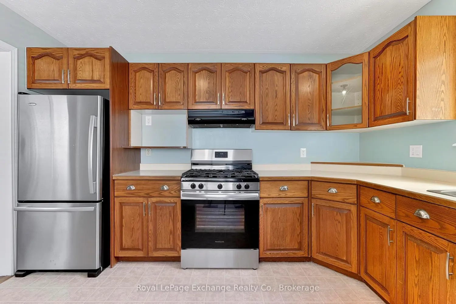 672 Stewart Drive photo 4