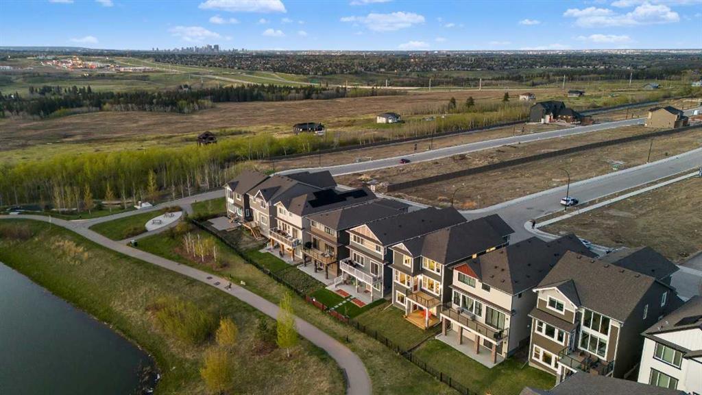 Additional image 3 of 814 Bluerock Way SW, Calgary, AB, T2Y0S4