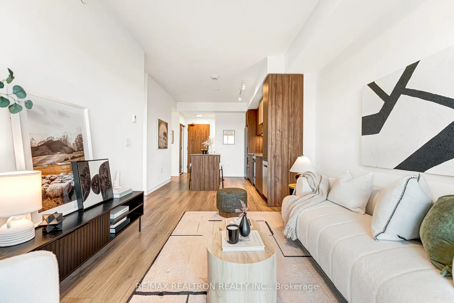 Additional image 10 of 10 Lagerfeld Drive 511