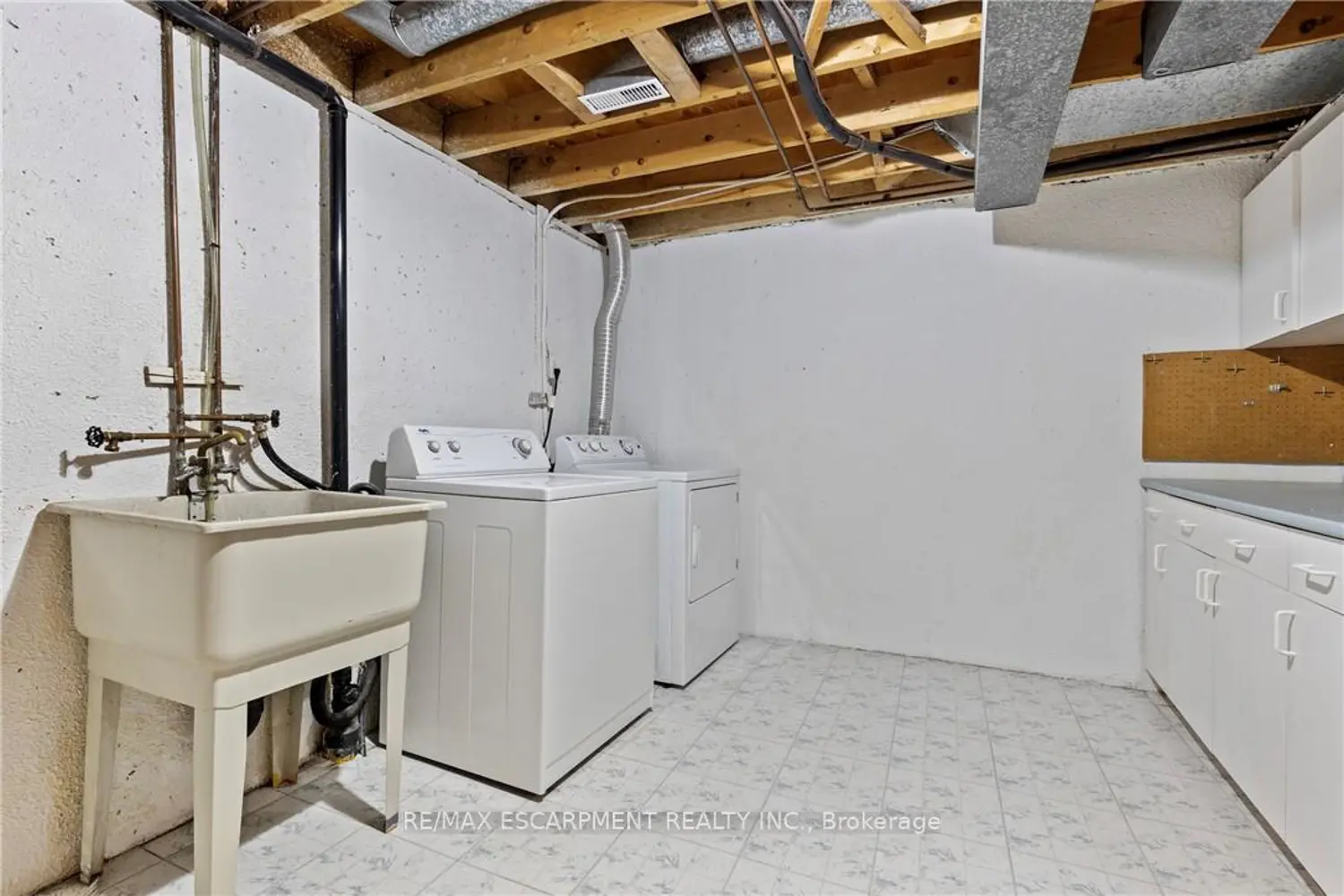Additional image 17 of 2825 Gananoque Drive 11
