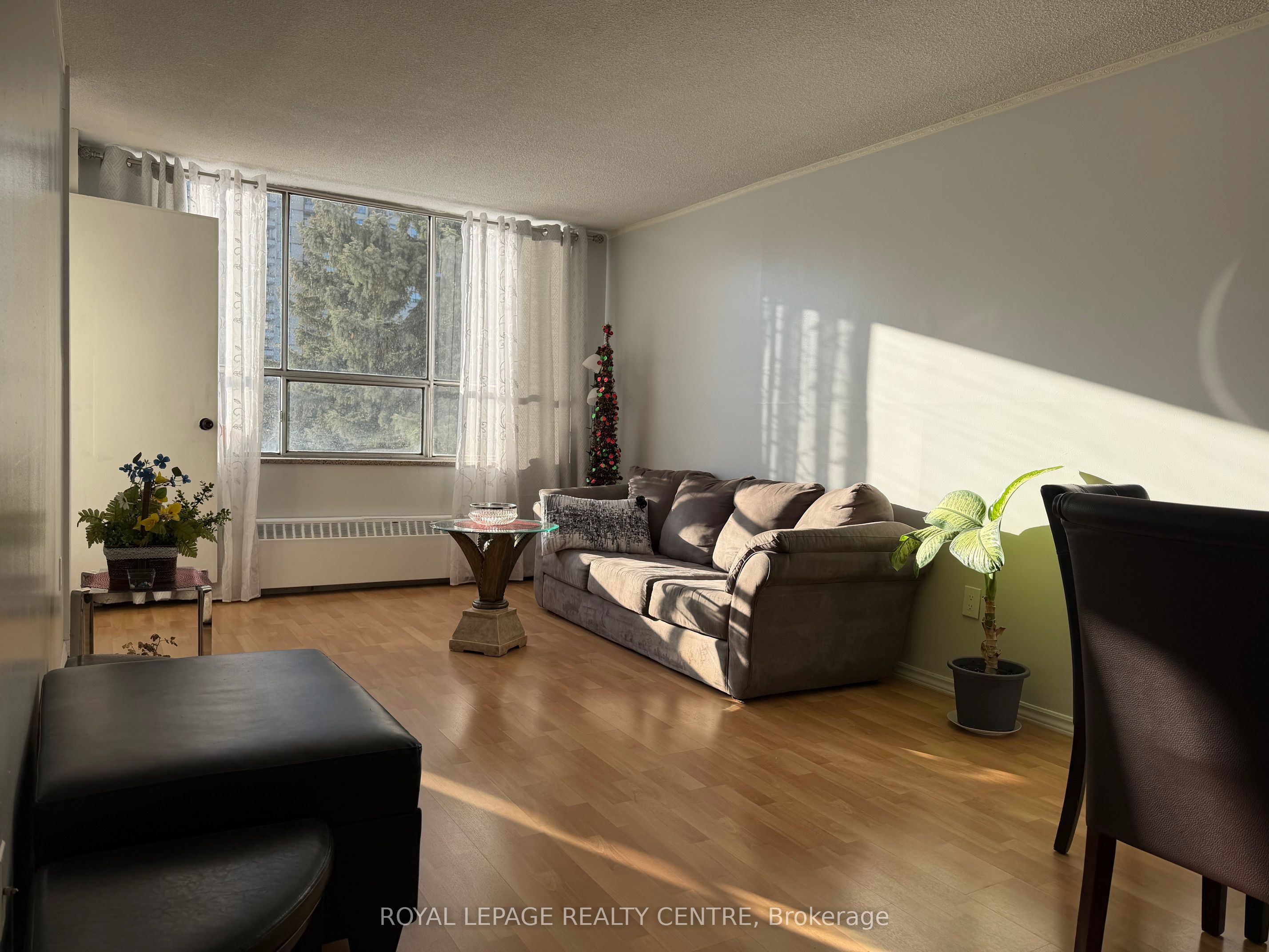 Additional image 2 of 209-340 Dixon Road, Toronto, ON, M9R 1T1