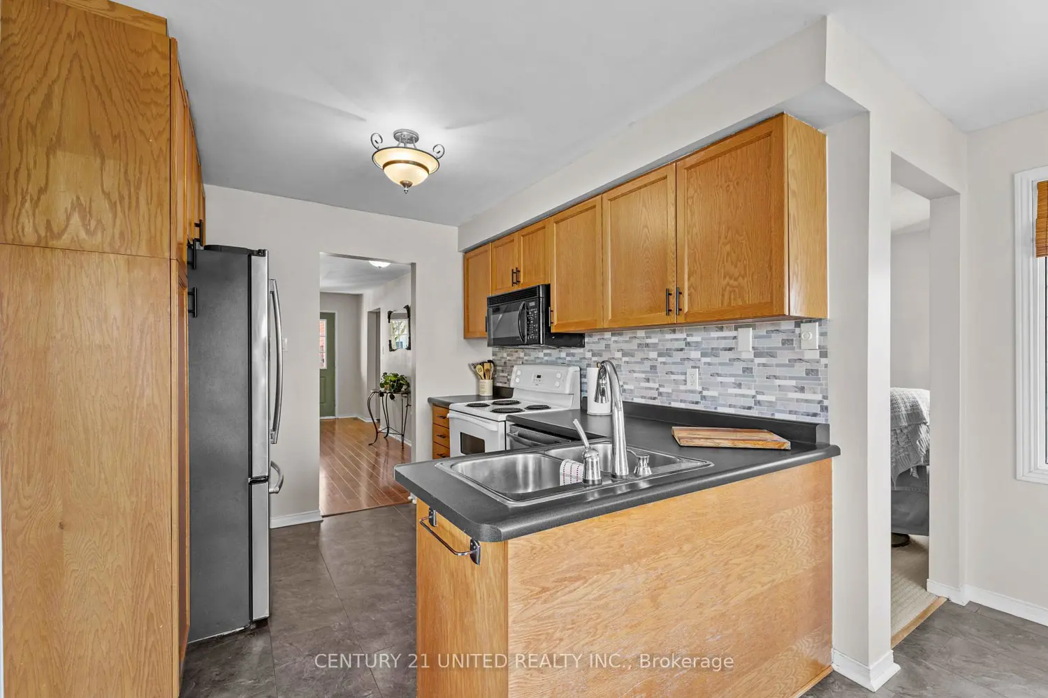 17 Maple Avenue photo 3