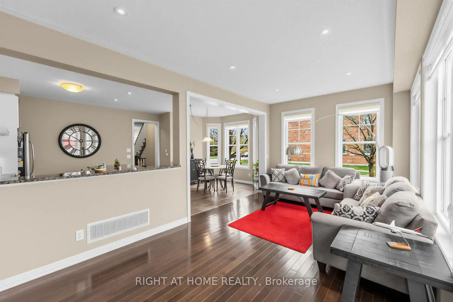 152 Duncan Lane photo 2