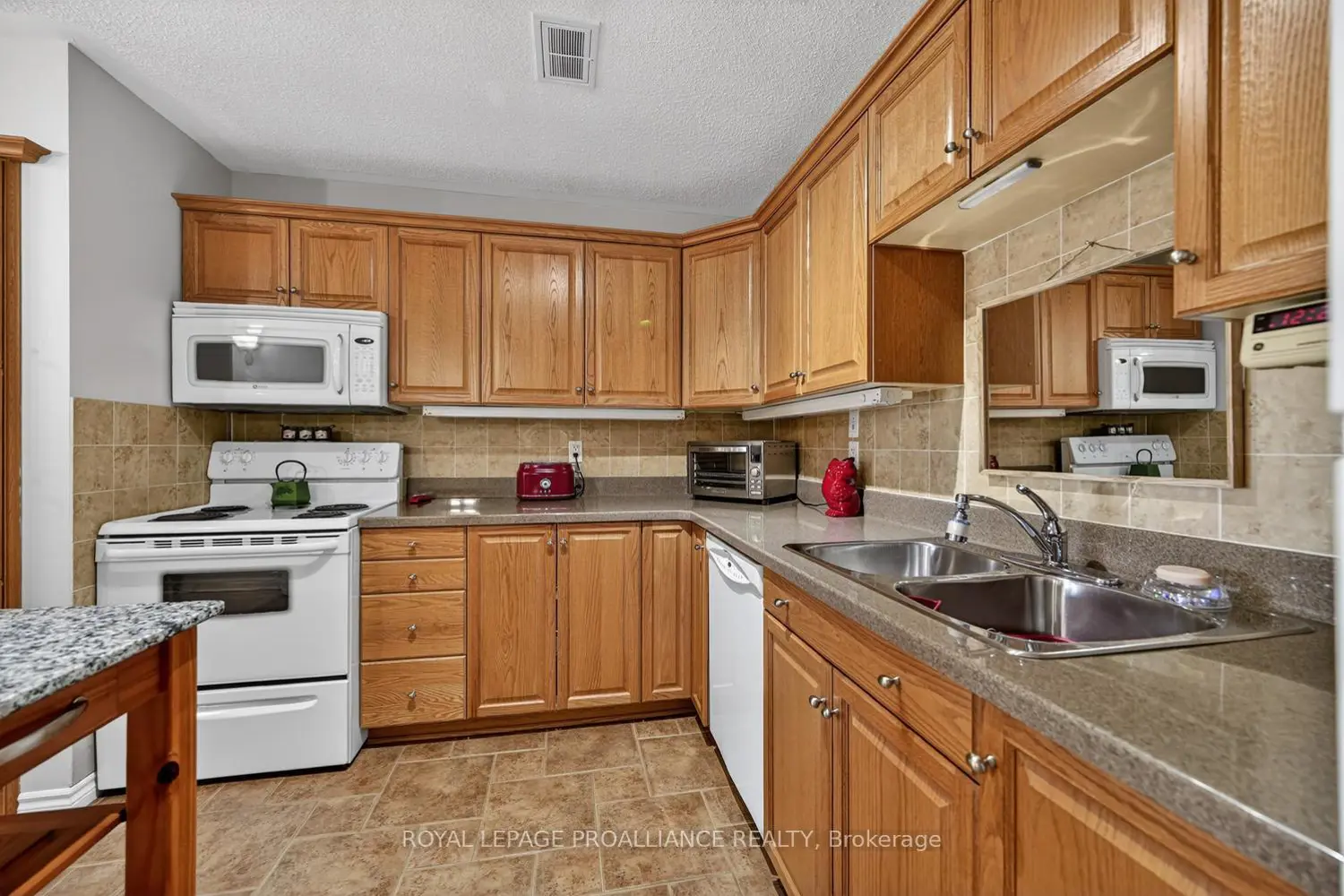 Additional image 9 of 410 King Street 6