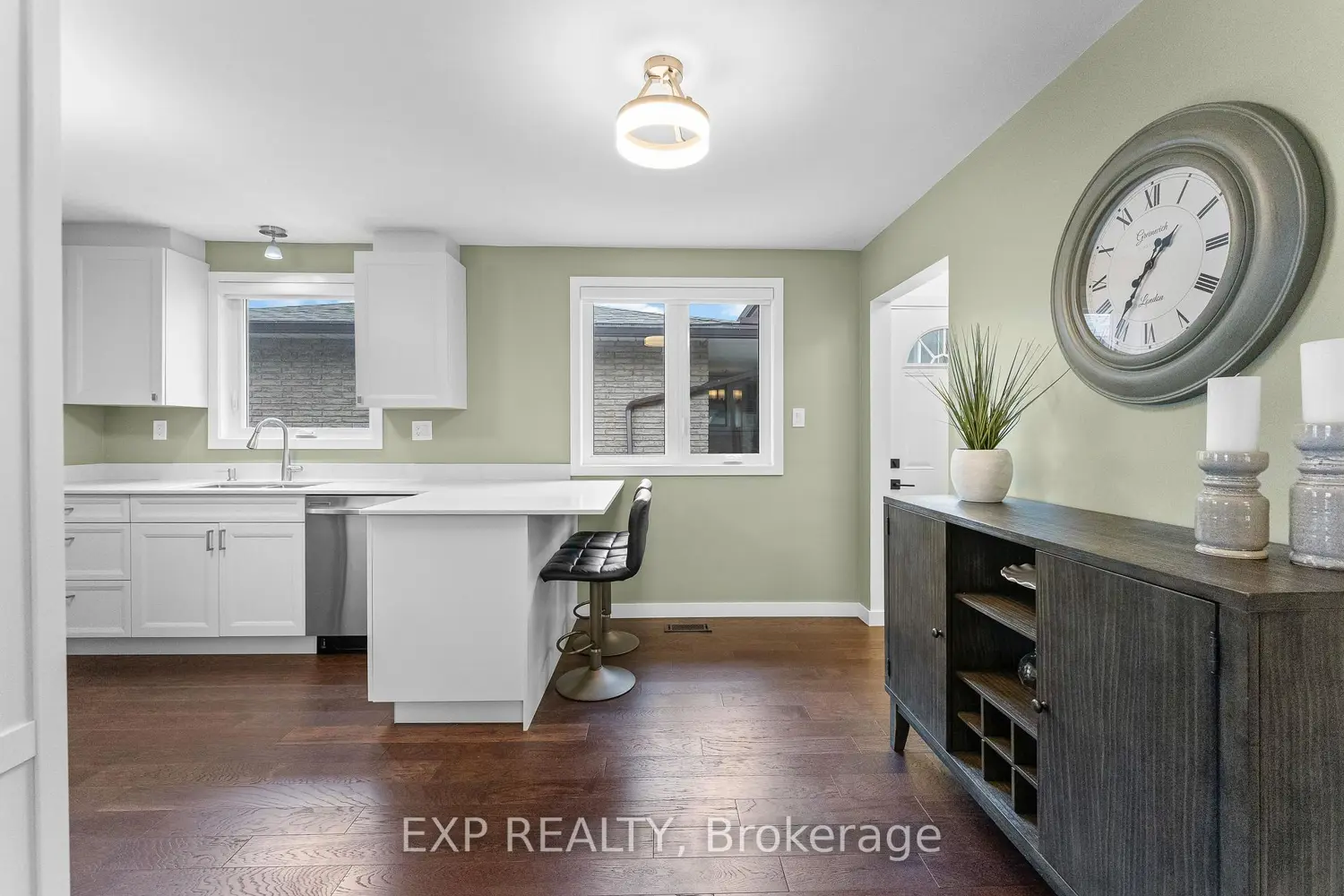 142 Marcella Crescent photo 5