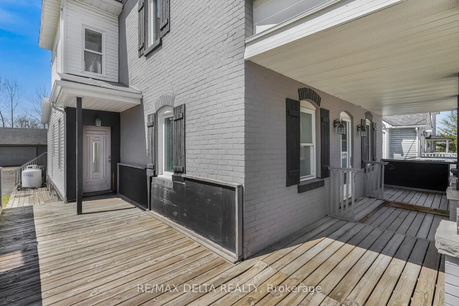 3668 Champlain Street photo 3