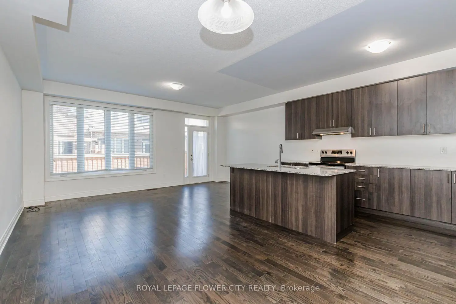 462 Sheaffe Place photo 4