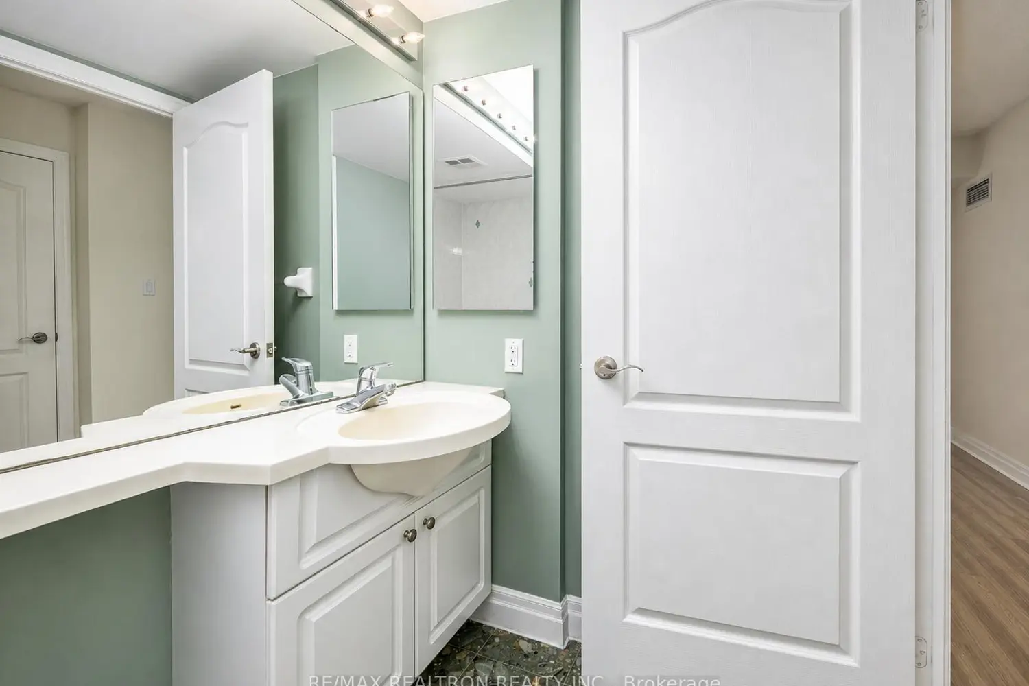 Additional image 10 of 188 Doris Avenue 803