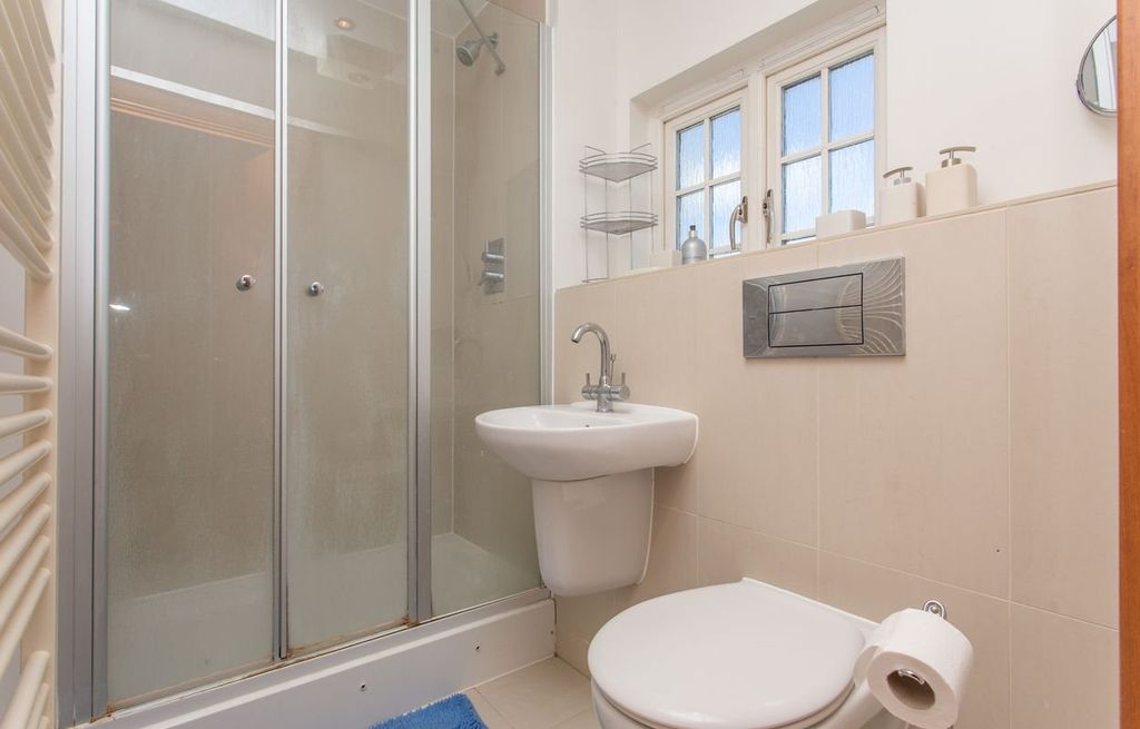 Additional image 7 of 2 bed flat to rentWeir Court, Barton Mill Road, Canterbury, Kent CT1