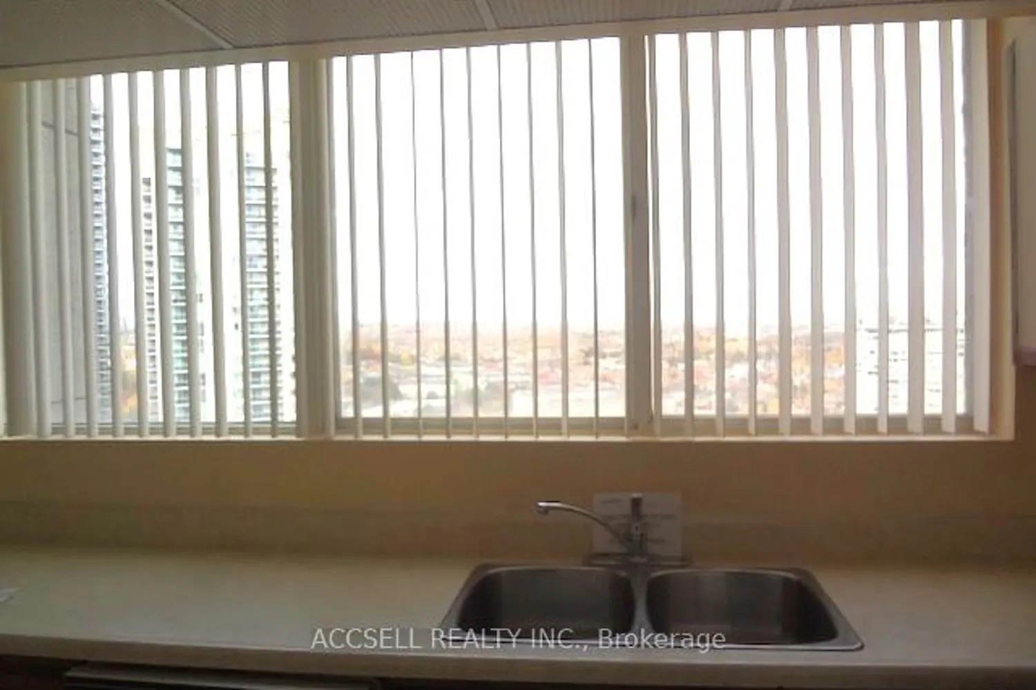 Additional image 5 of 3700 Kaneff Crescent 2106