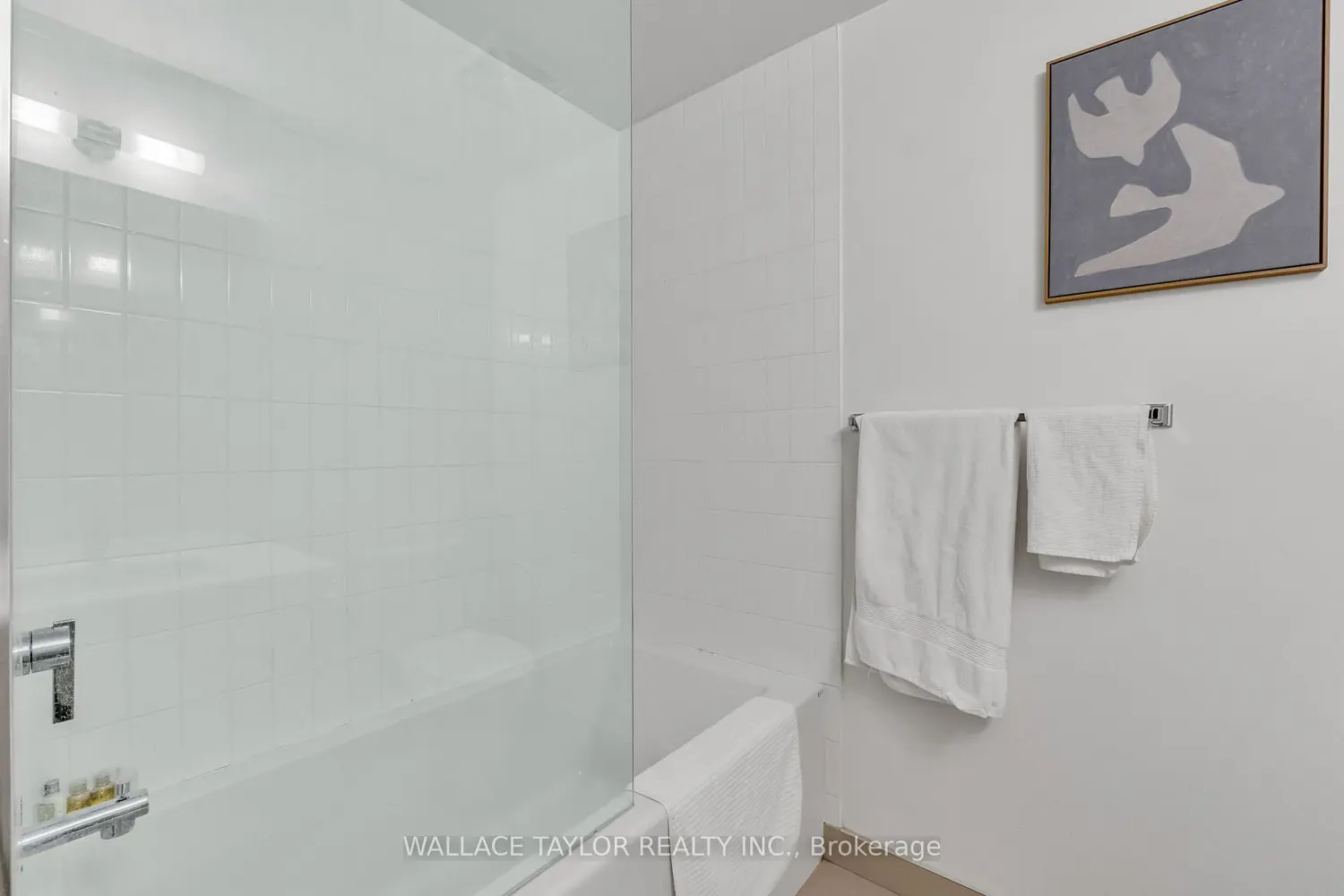 Additional image 3 of 210 Simcoe Street 1702