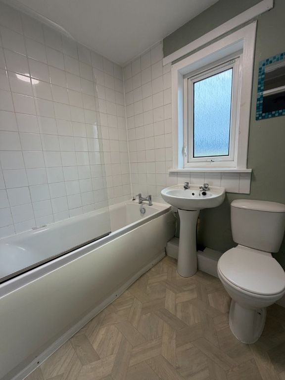 Additional image 10 of 3 bed flat to rentTron Court, Tullibody FK10
