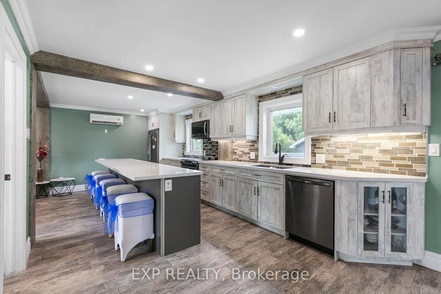 891 Lacroix Road photo 2