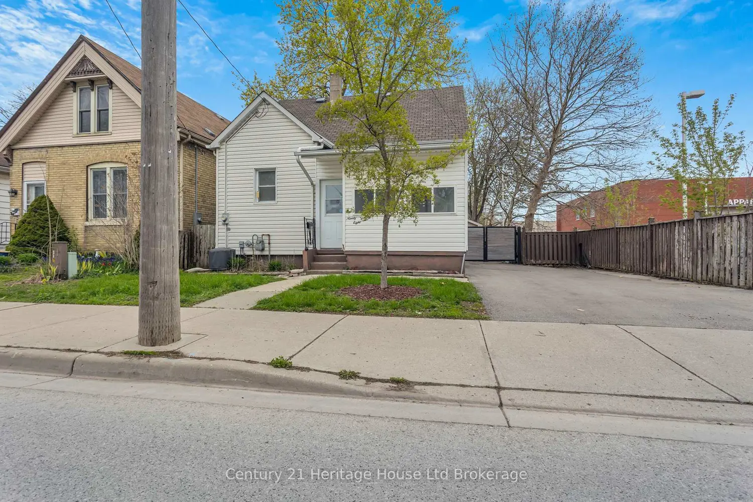 Additional image 16 of 1098 Frances Street