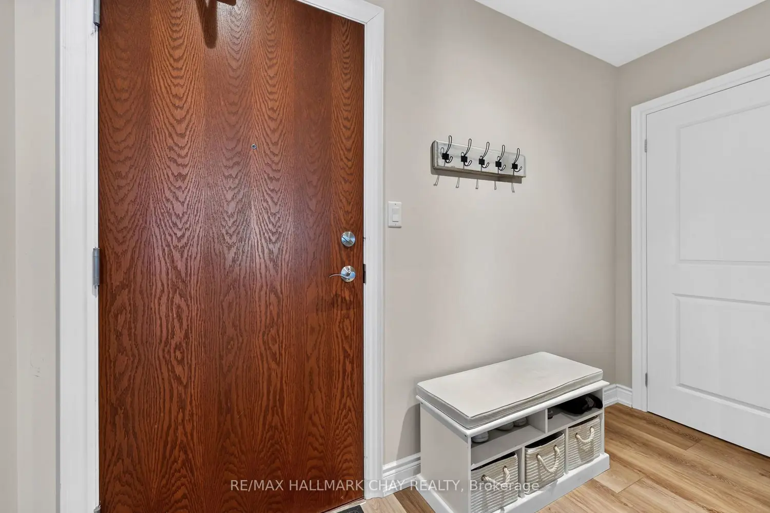 37 Ellen Street 805 photo 2