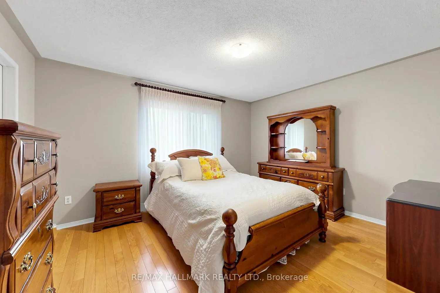 Additional image 11 of 72 Walkview Crescent