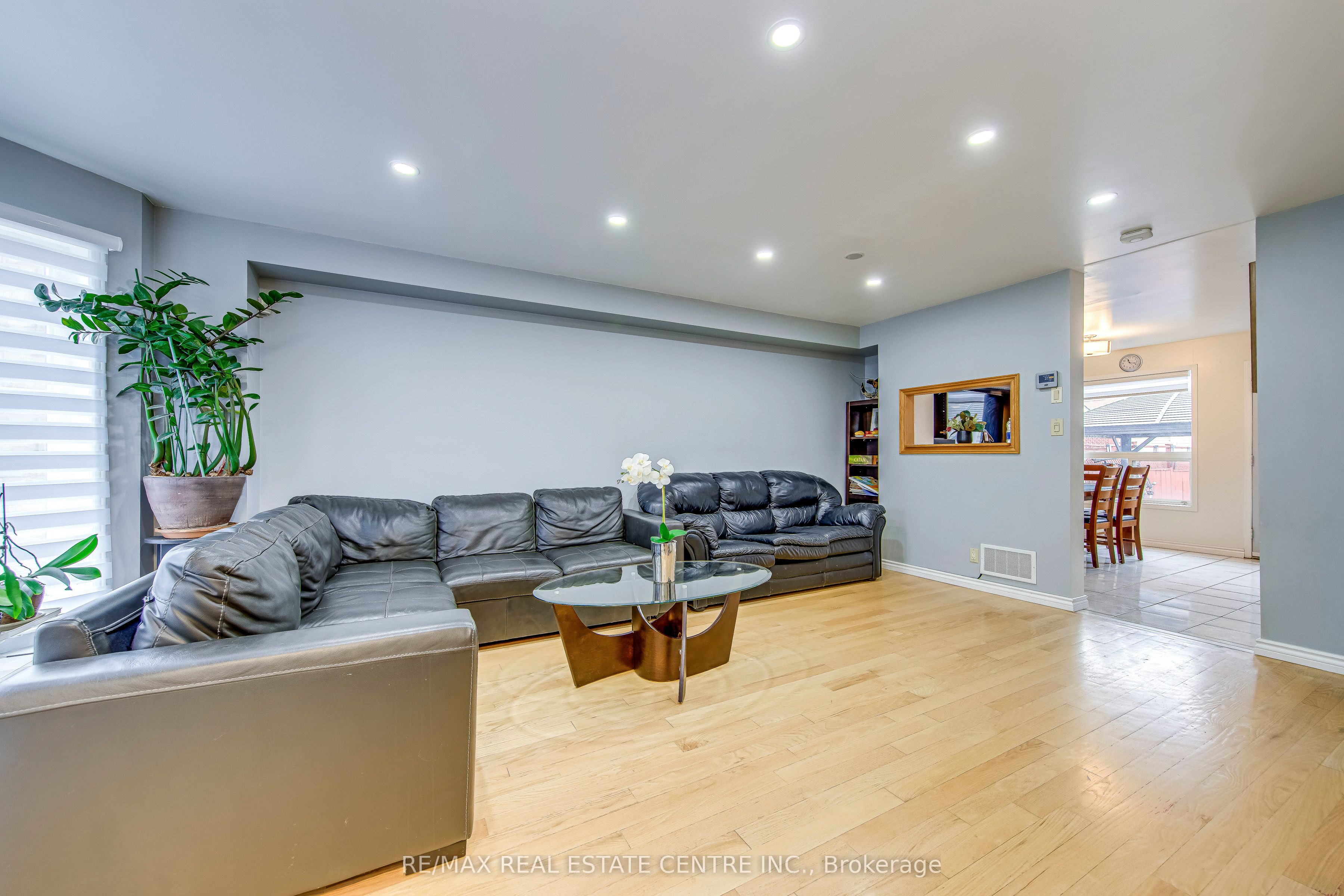 Additional image 3 of 2080 St Clair Avenue W, Toronto, ON, M6N 1K3