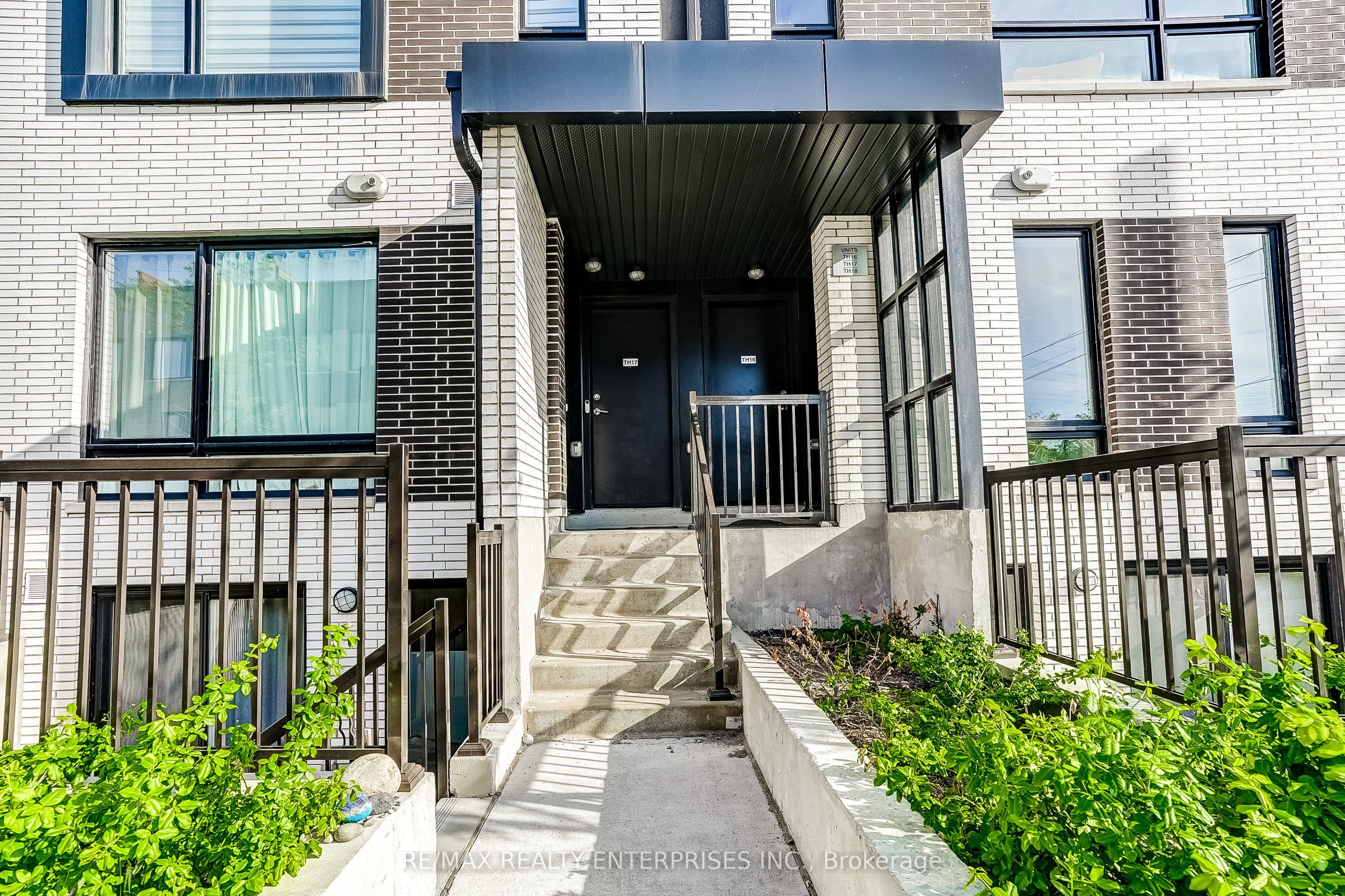 Additional image 3 of 16-40 Ed Clark Gardens, Toronto, ON, M6N 0B5