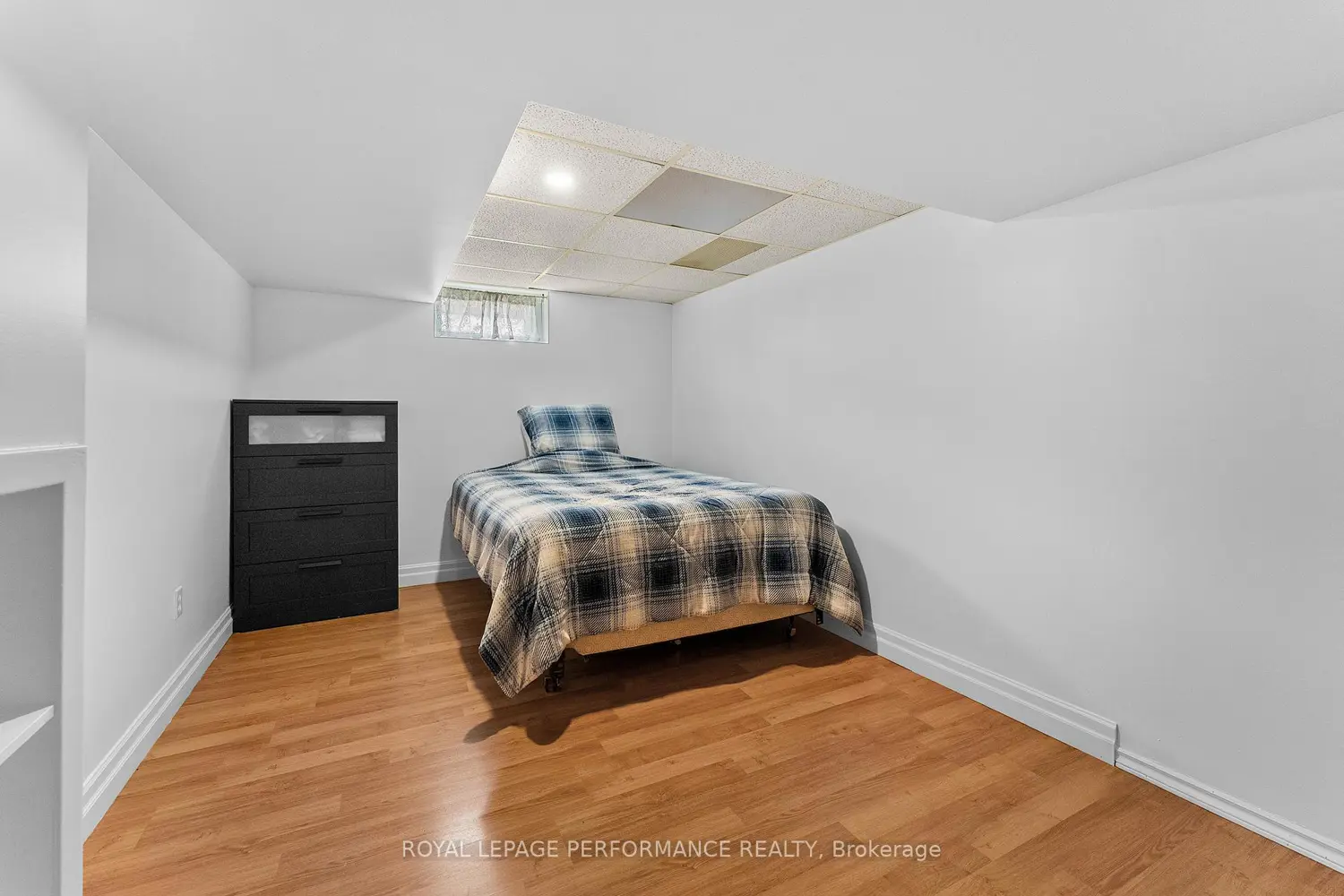 420 Hatfield Crescent photo 5