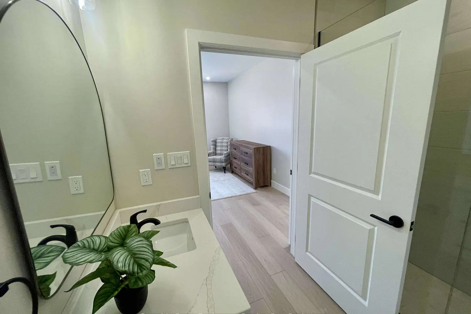 12 Mercedes Crescent photo 5