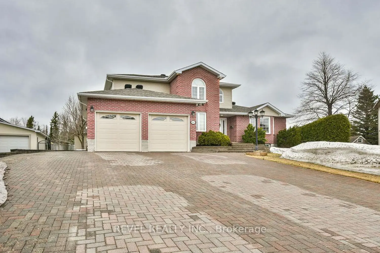 800 Lavigne Boulevard