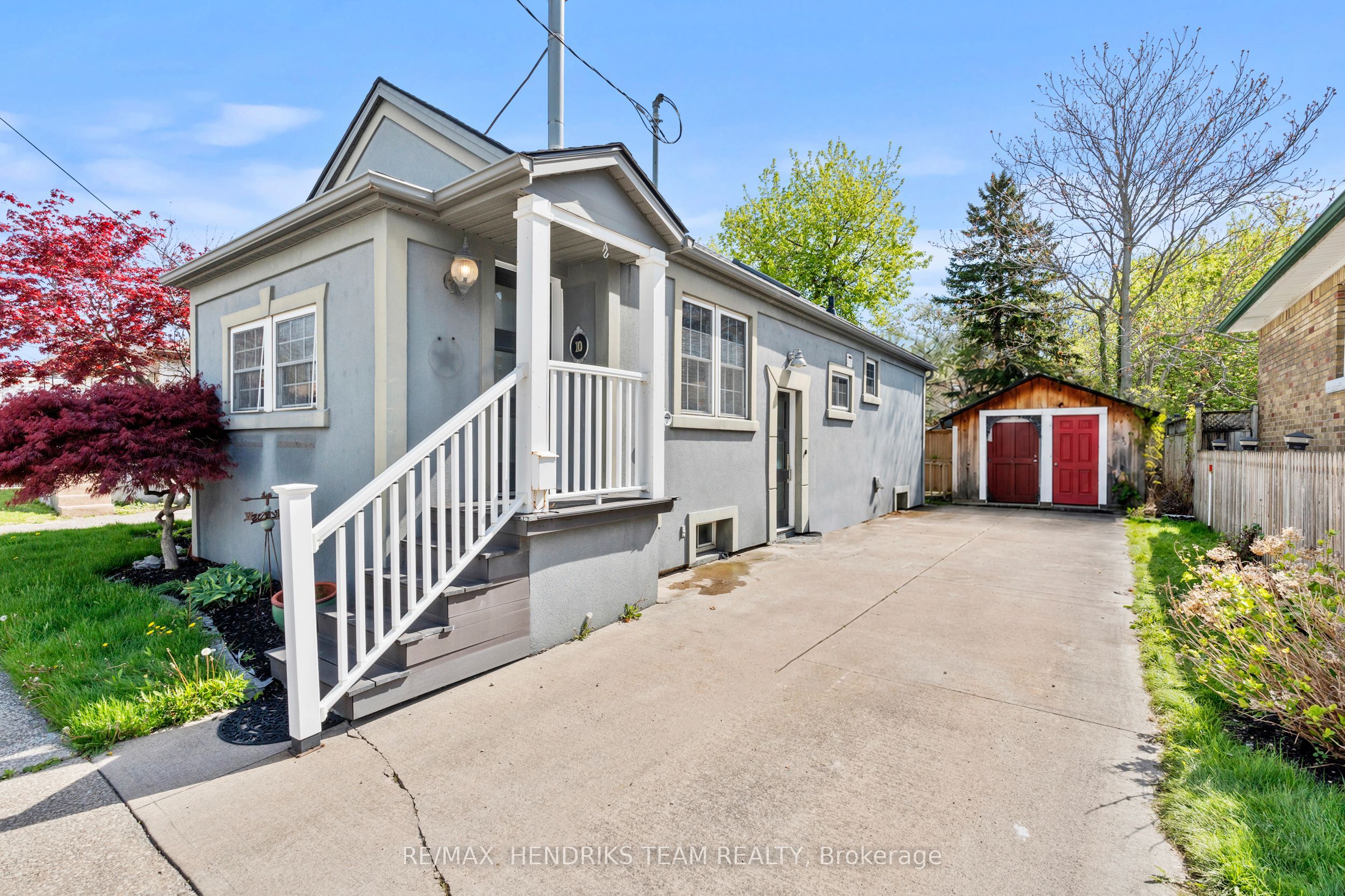 10 Peachdale Avenue, St. Catharines, ON, L2M 5M3