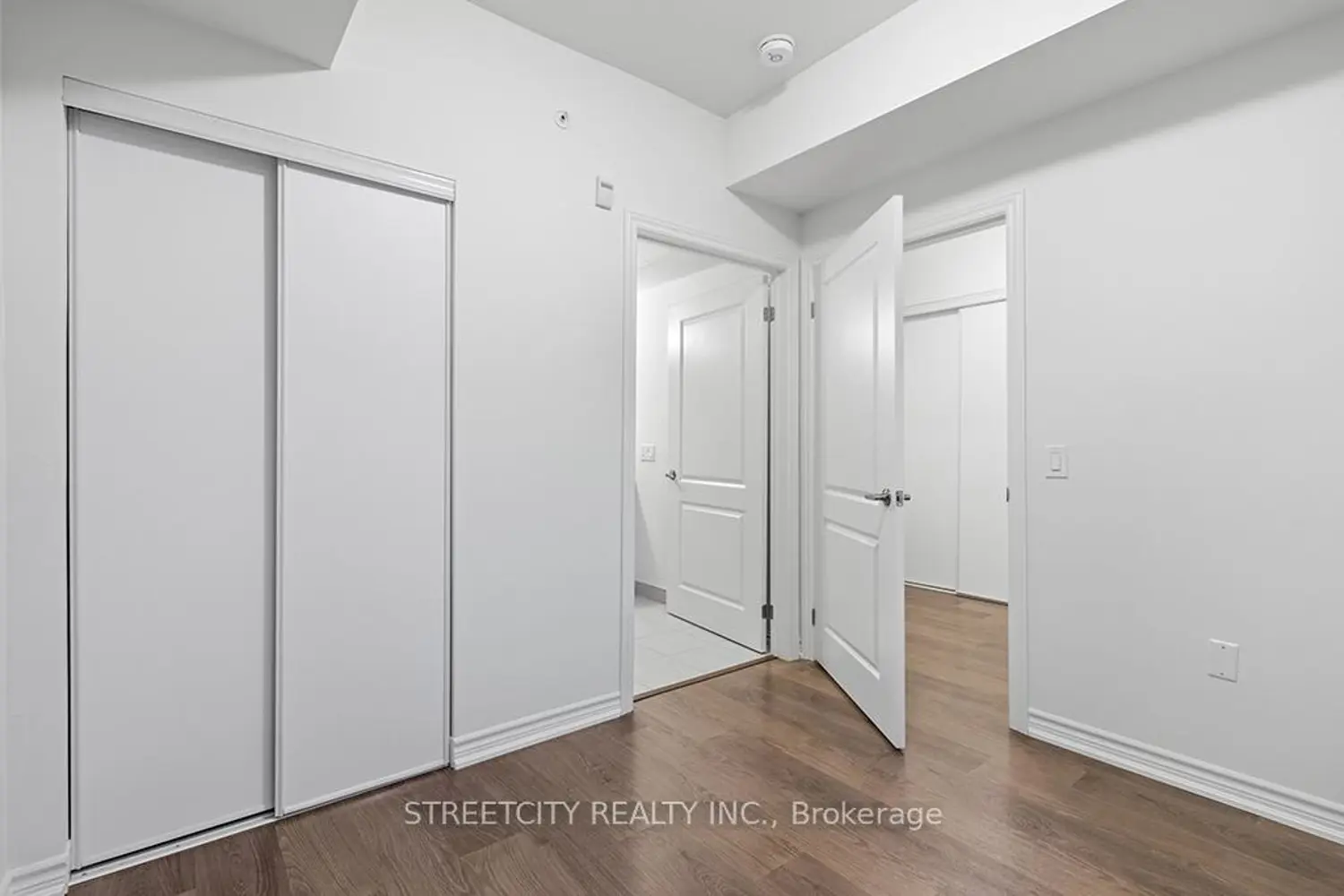 Additional image 3 of 5 Spooner Crescent 215