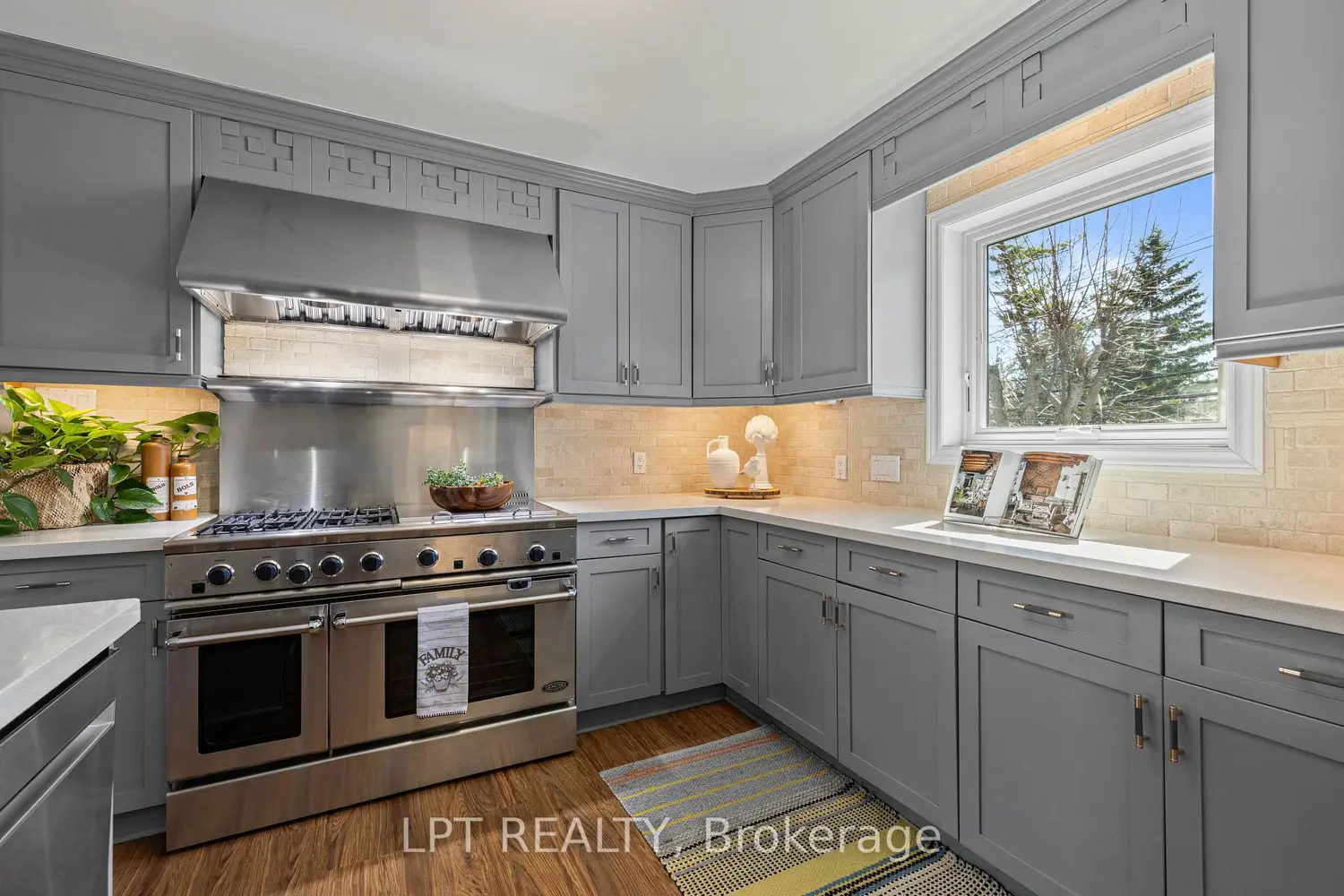101 Maple Avenue photo 4