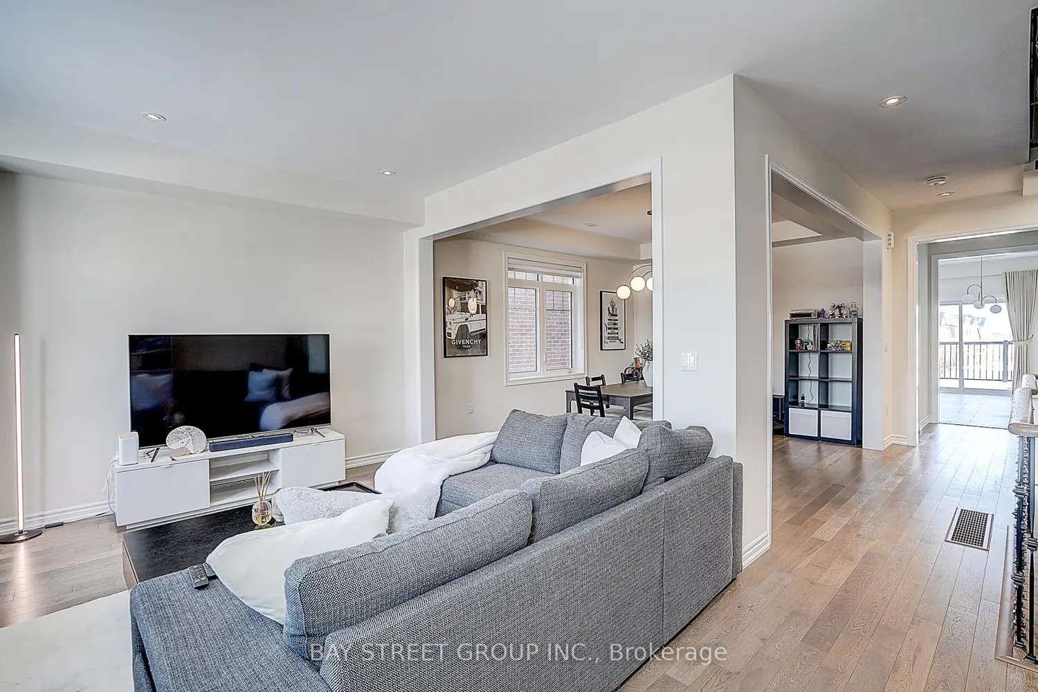 Additional image 6 of 10943 Victoria Square Boulevard