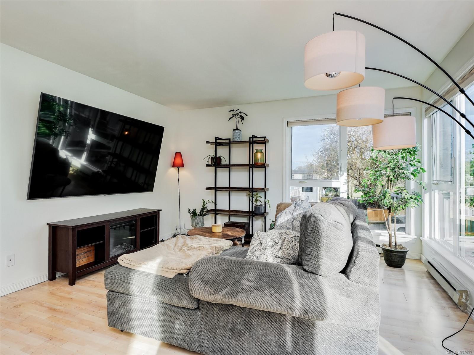 Additional image 2 of 403-2647 Graham Street, Victoria, BC, V8T 3Y8
