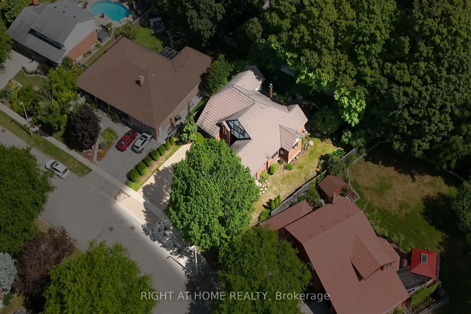 33 Walnut Drive photo 2