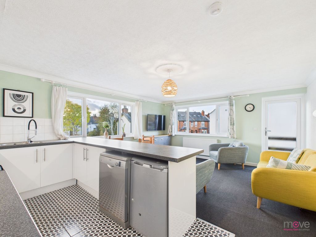 Additional image 2 of 4 bed flat to rentPrestbury Road, Cheltenham GL52