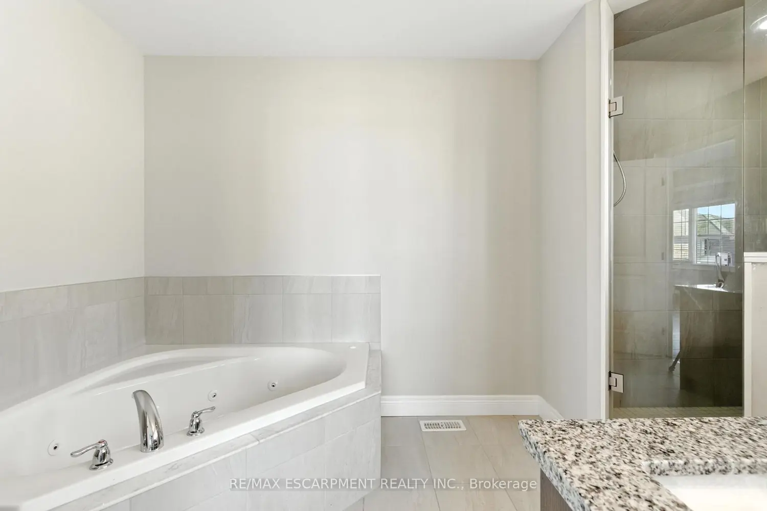 Additional image 9 of 43 Riesling Court