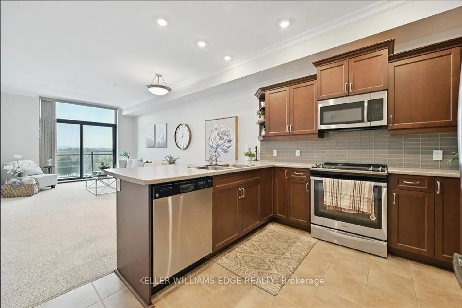 Additional image 3 of 3290 New Street 607