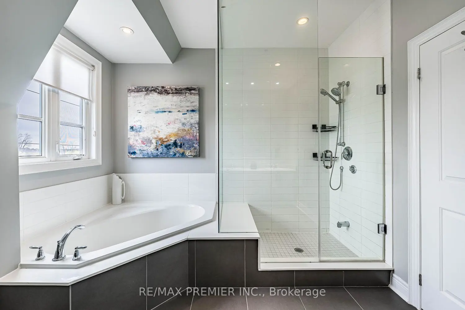 Additional image 17 of 8321 Kipling Avenue 16
