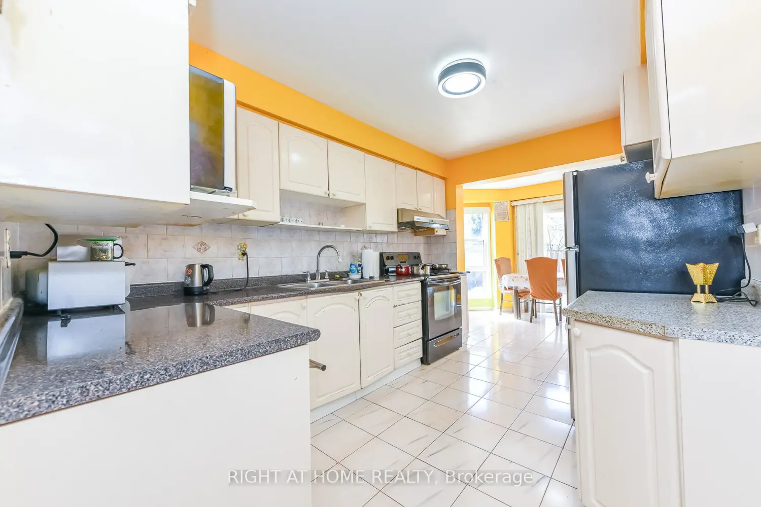 Additional image 10 of 379 Wallenberg Crescent