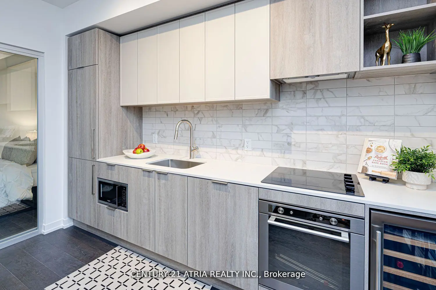 Additional image 11 of 2020 Bathurst Street 1810