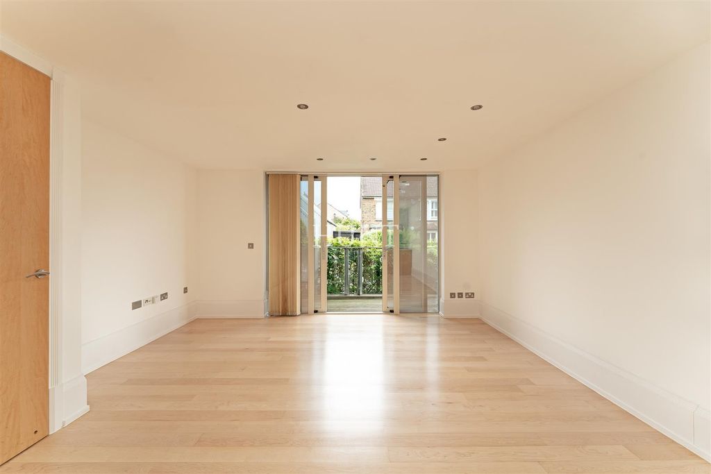 Additional image 3 of 2 bed flat to rentThe Atrium, Lower Queens Road, Buckhurst Hill IG9