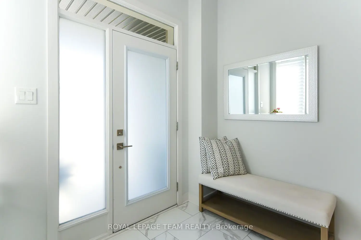 725 Capricorn Circle photo 2
