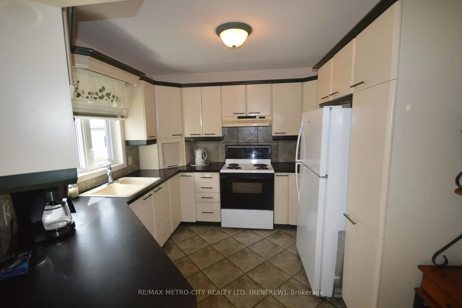 Additional image 3 of 225 Vanier Crescent